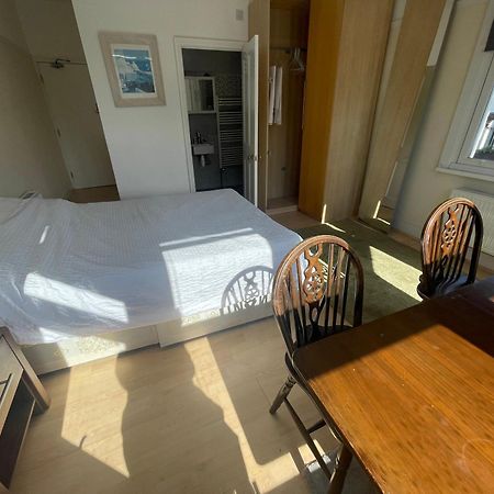 Room With Private Bathroom And Shared Kitchen London Exteriör bild