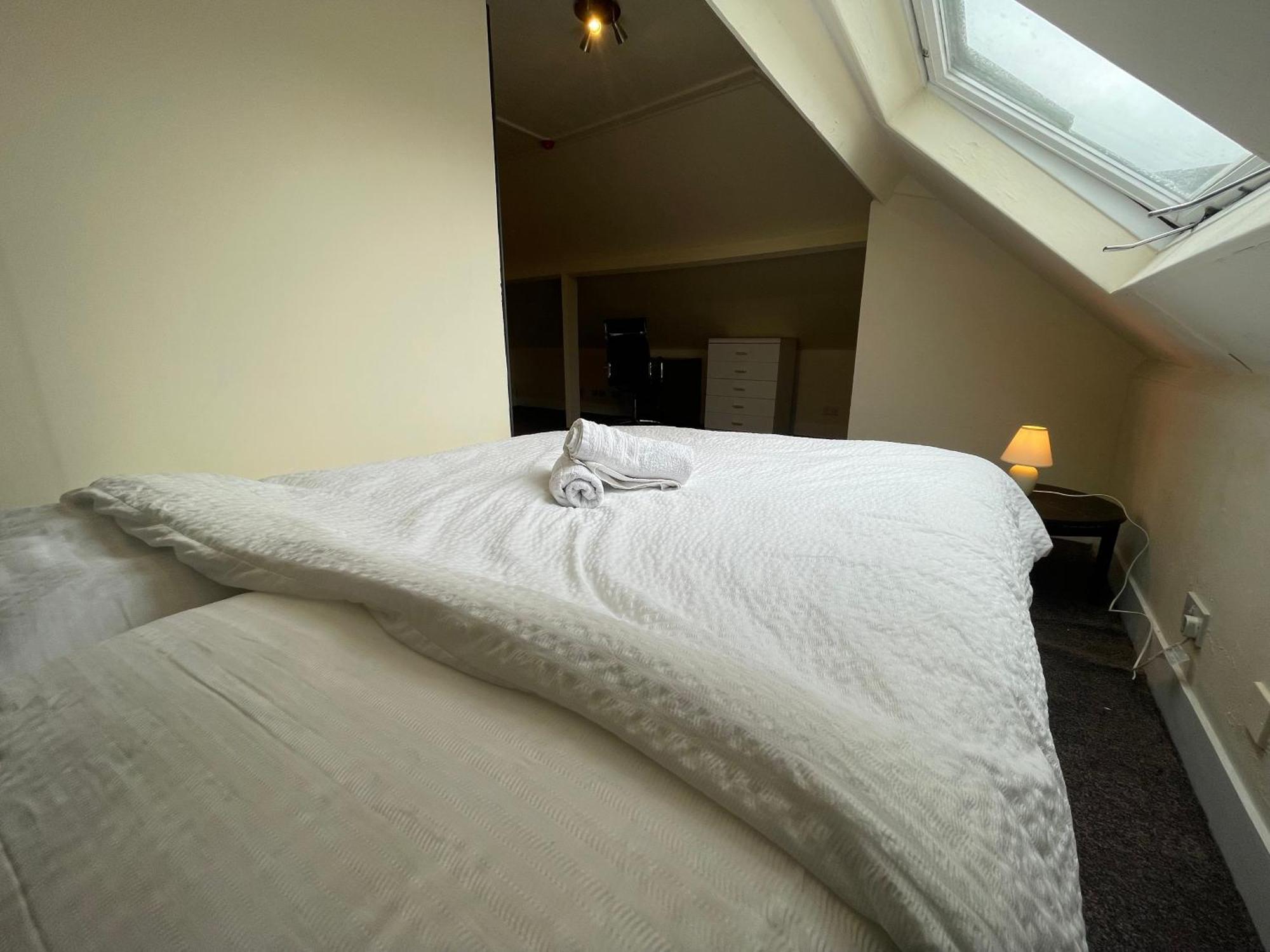 Room With Private Bathroom And Shared Kitchen London Exteriör bild