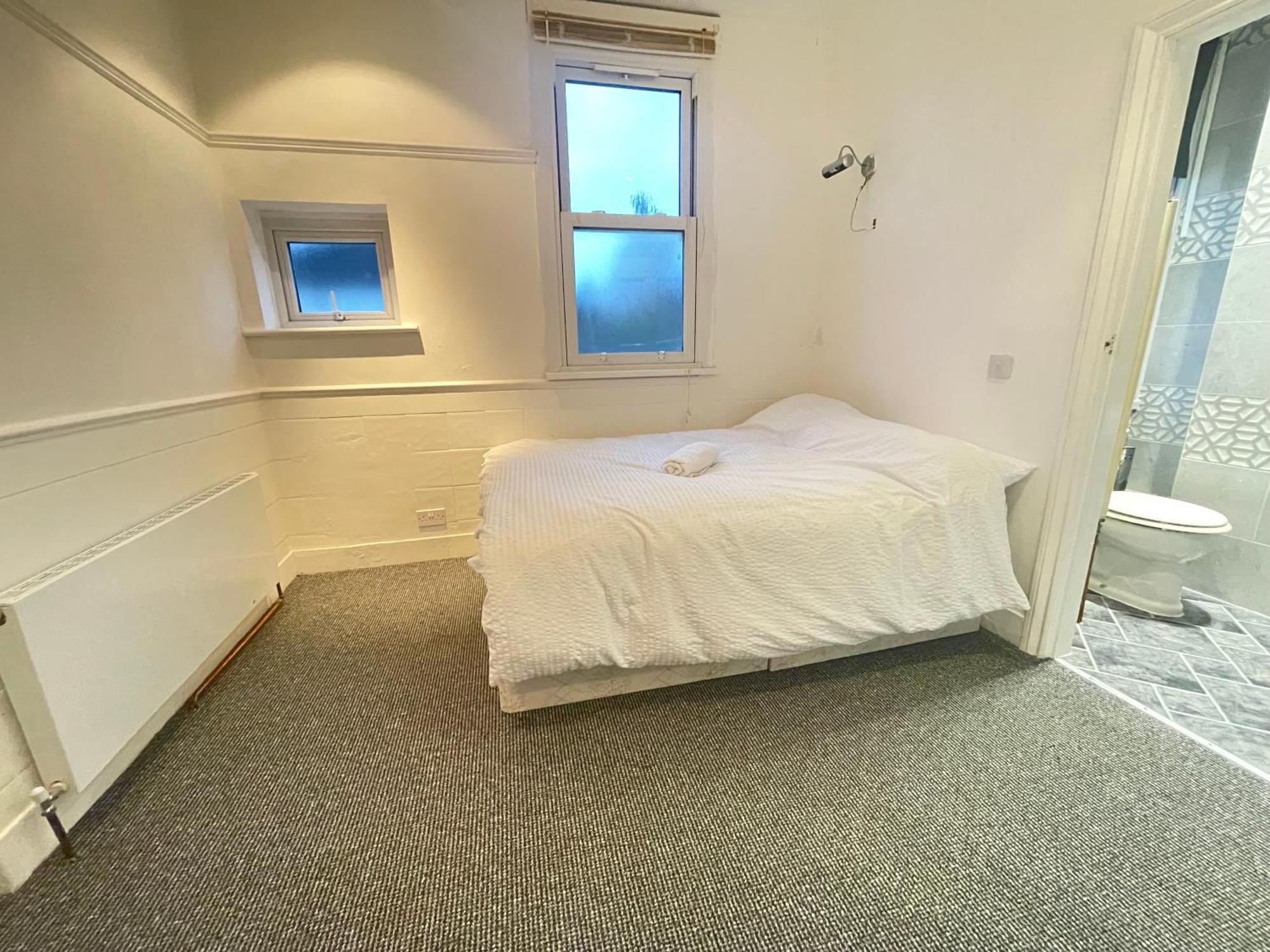 Room With Private Bathroom And Shared Kitchen London Exteriör bild