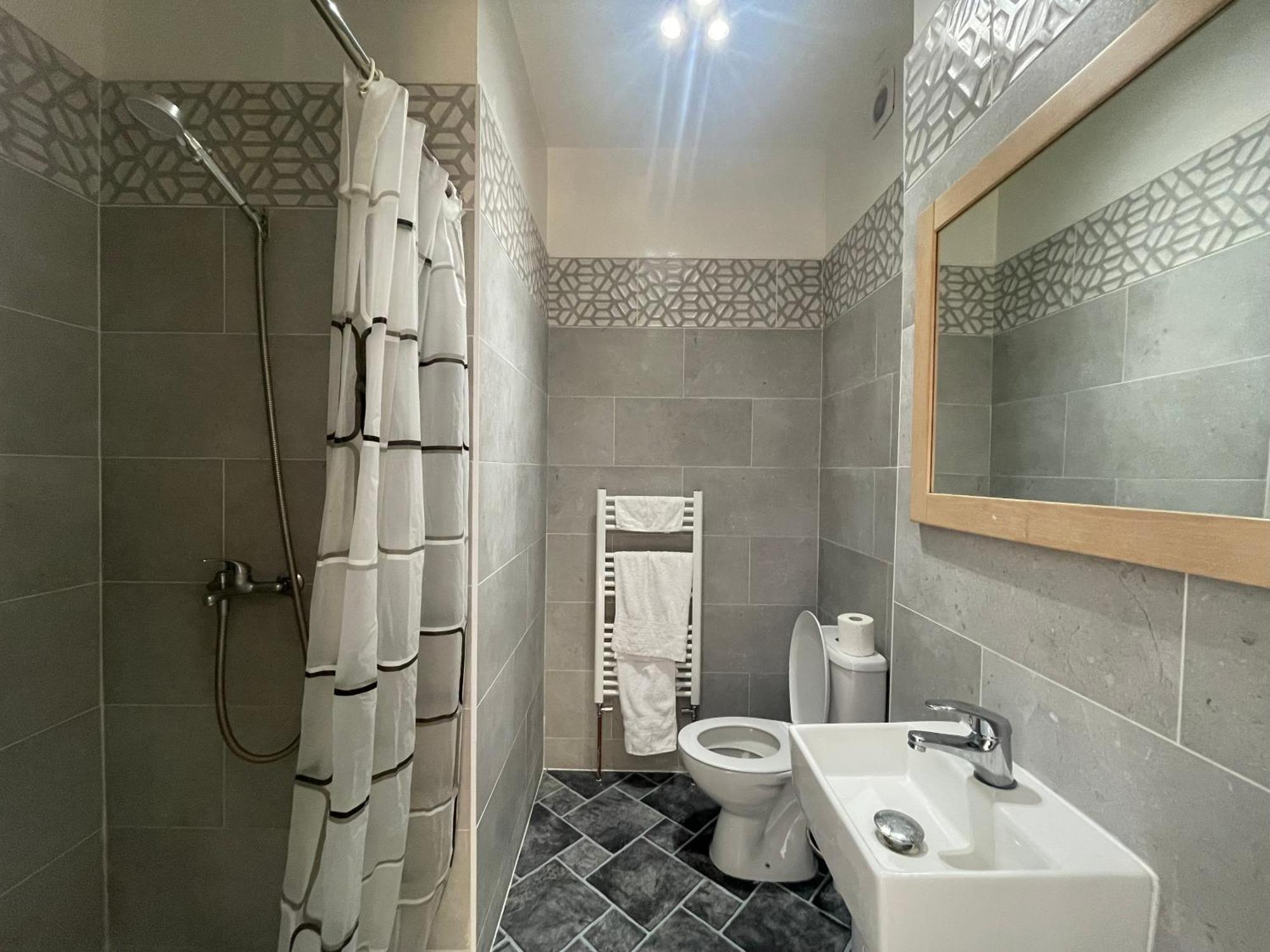Room With Private Bathroom And Shared Kitchen London Exteriör bild