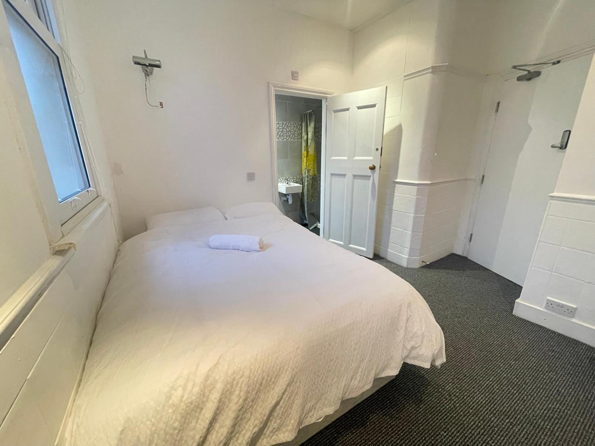Room With Private Bathroom And Shared Kitchen London Exteriör bild