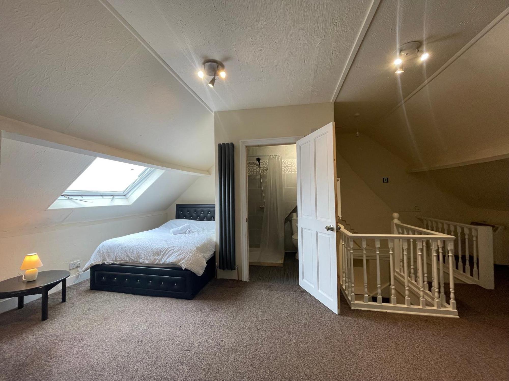 Room With Private Bathroom And Shared Kitchen London Exteriör bild