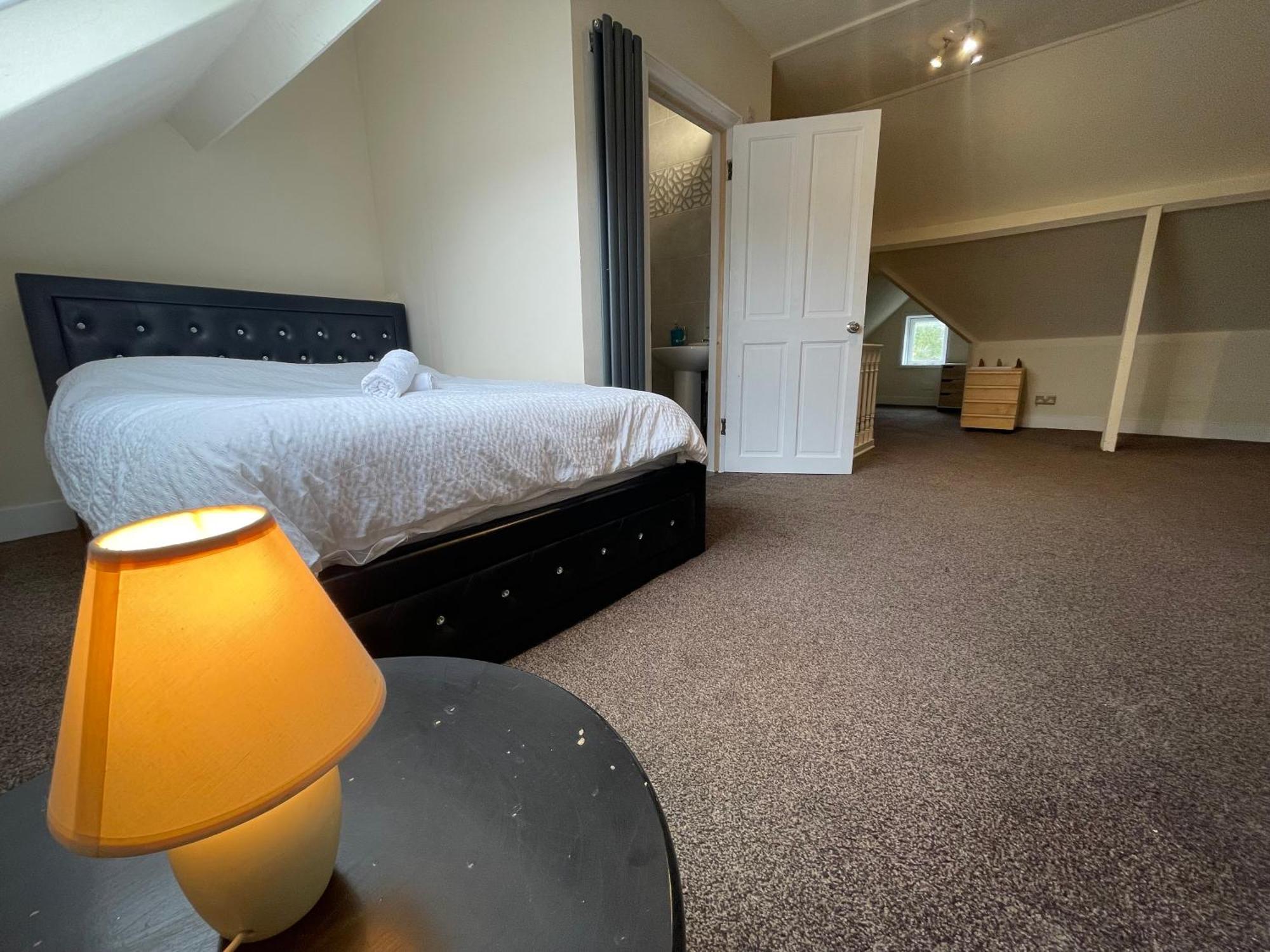Room With Private Bathroom And Shared Kitchen London Exteriör bild