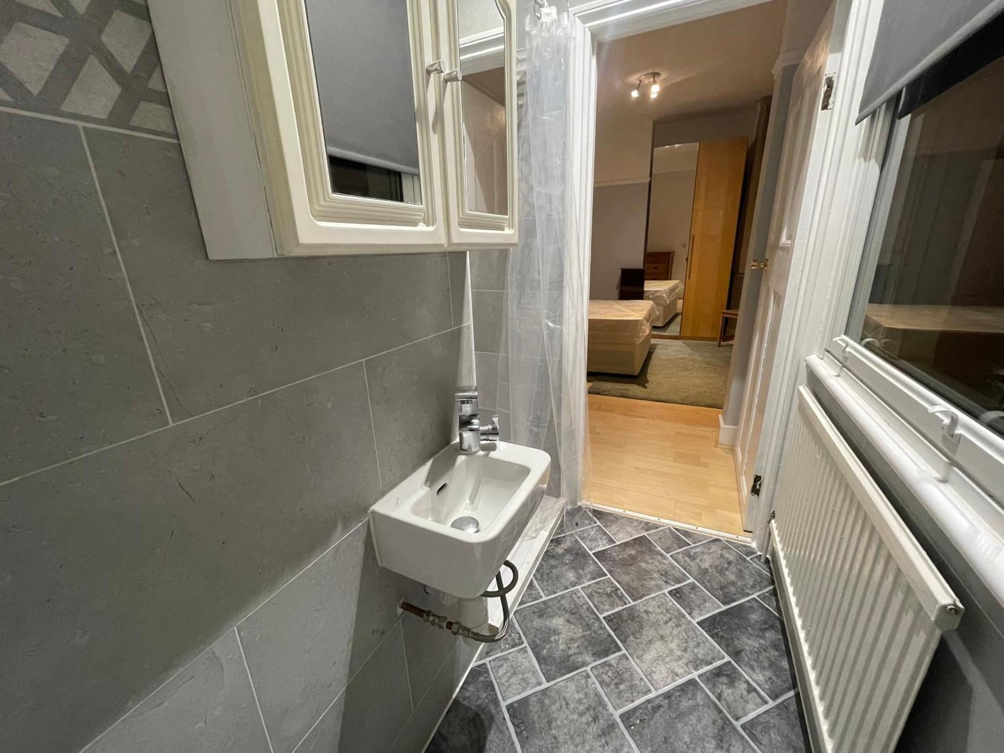Room With Private Bathroom And Shared Kitchen London Exteriör bild